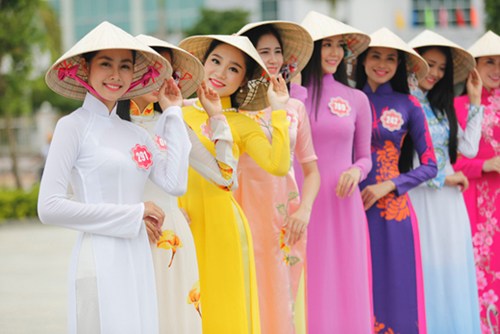 Áo dài truyền thống Phụ Nữ Việt Nam – Nét đẹp văn hóa Việt